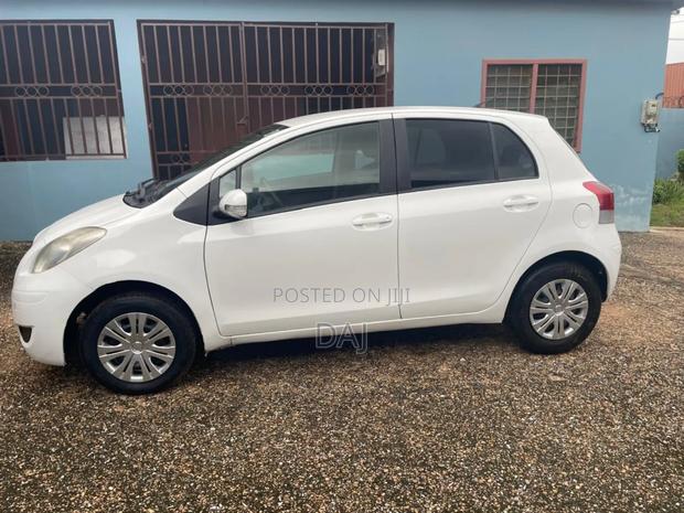 Toyota Vitz 1.3 FWD 3dr 2010 White