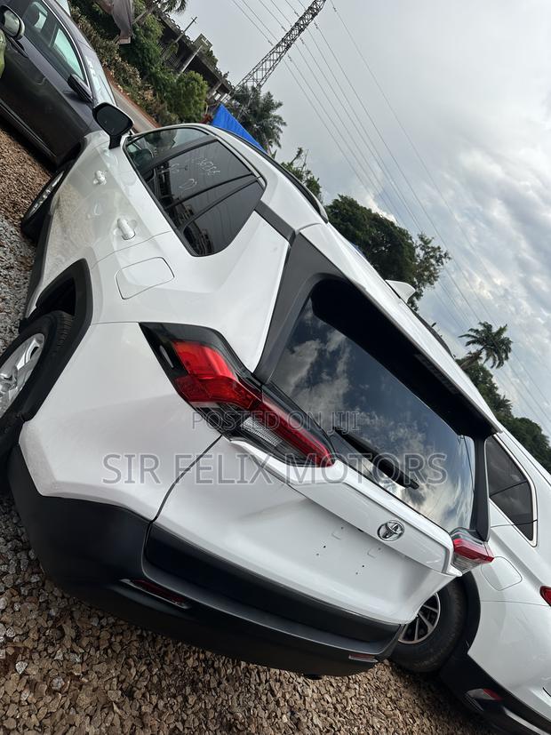 Toyota RAV4 LE AWD 2019 White