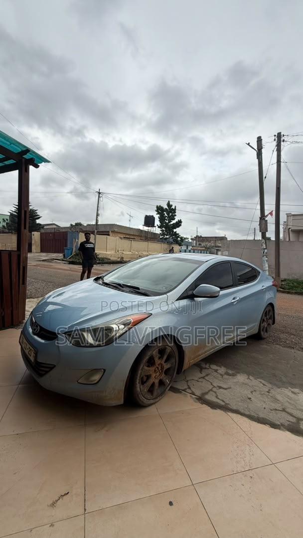 Hyundai Elantra Limited Sedan FWD (1.8L 4cyl 6A) 2013 Blue