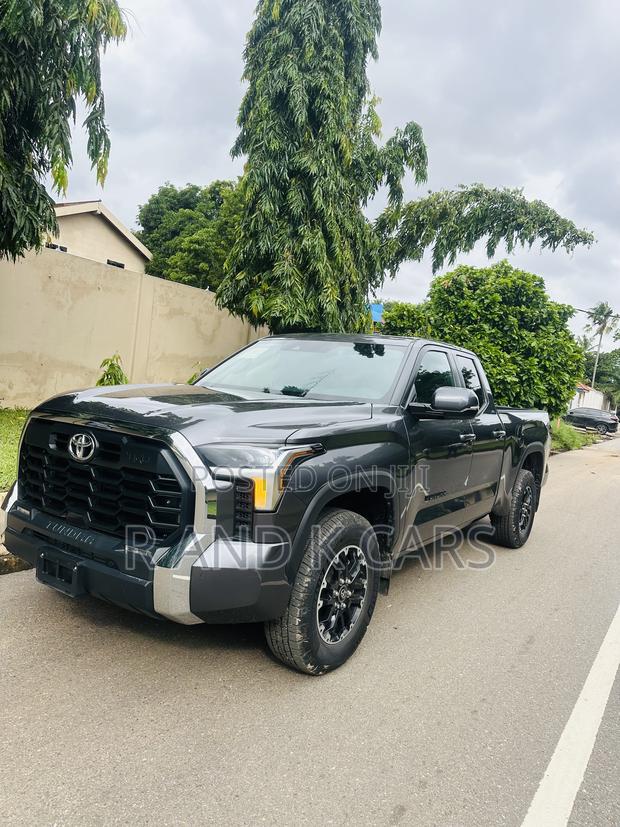 Toyota Tundra SR CrewMax 4WD SB 2025 Green