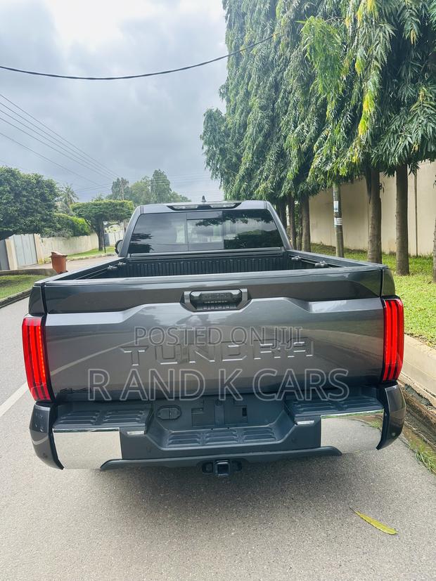 Toyota Tundra SR CrewMax 4WD SB 2025 Green
