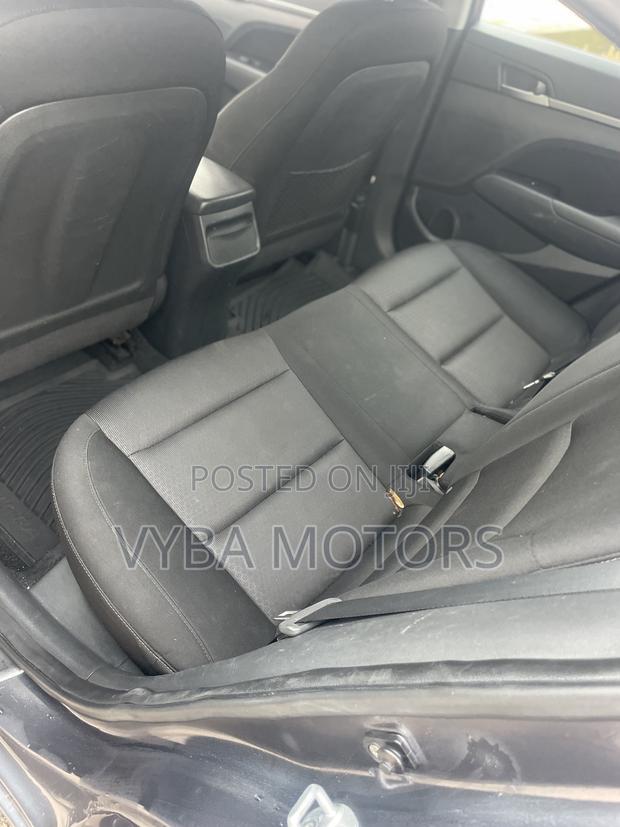 Hyundai Elantra Value Edition 2018 Gray