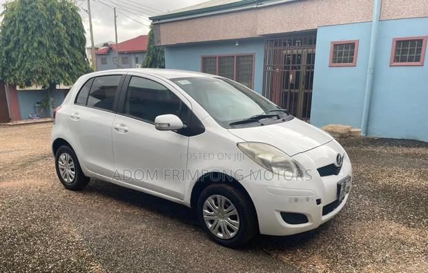 Toyota Vitz 2010 White