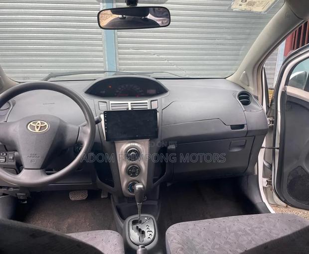 Toyota Vitz 2010 White
