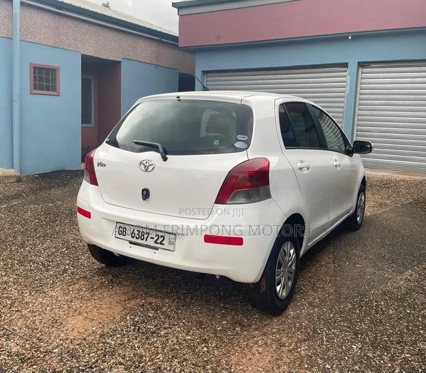 Toyota Vitz 2010 White