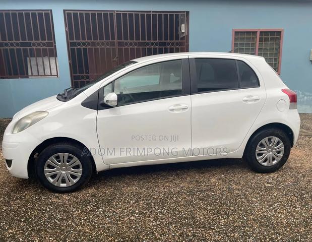 Toyota Vitz 2010 White