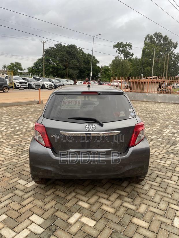 Toyota Vitz 1.0 FWD 3dr 2012 Gray