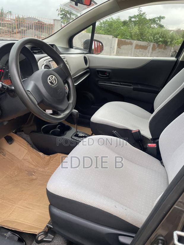 Toyota Vitz 1.0 FWD 3dr 2012 Gray