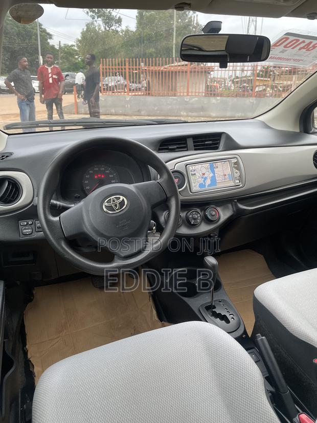 Toyota Vitz 1.0 FWD 3dr 2012 Gray