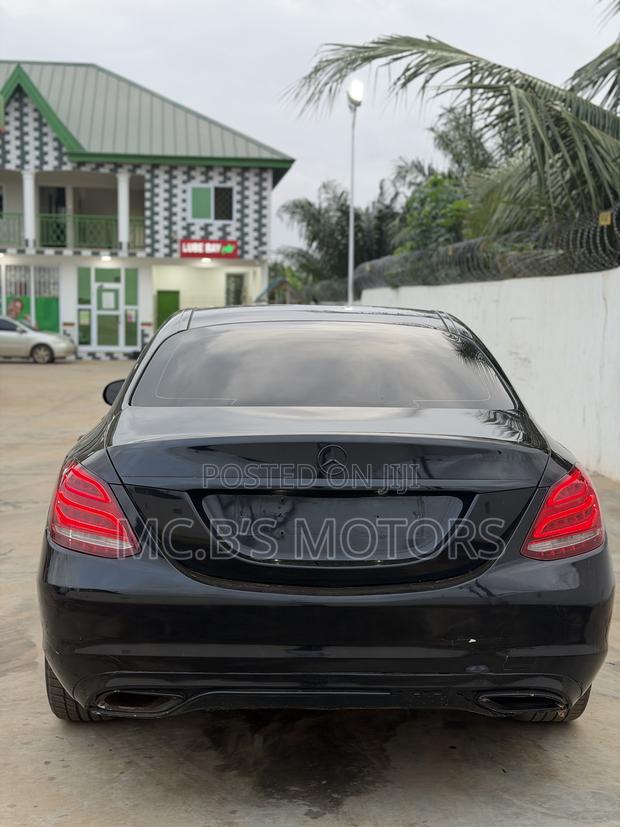 Mercedes-Benz C300 2018 Black