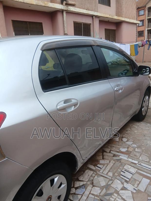 Toyota Vitz 2009 Silver