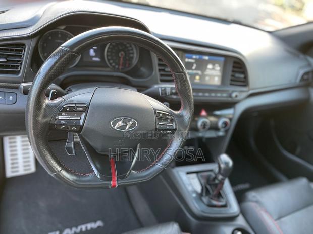 Hyundai Elantra Sport Sedan FWD (1.6L 4cyl 6M) 2017 Blue
