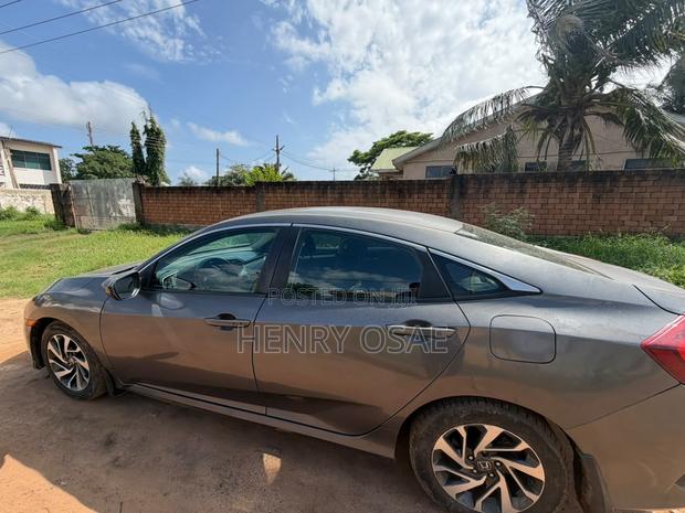 Honda Civic EX 4dr Hatchback (1.5L 4cyl) 2017 Silver