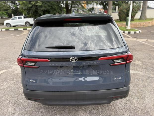 Toyota Grand Highlander XLE AWD 2024 Blue