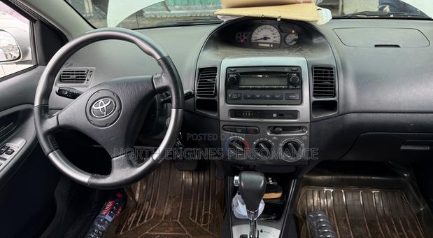 Toyota Yaris 2010 Silver