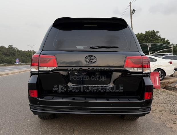 Toyota Land Cruiser 5.7 V8 GXR 2016 Black