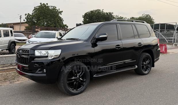 Toyota Land Cruiser 5.7 V8 GXR 2016 Black