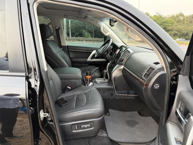 Toyota Land Cruiser 5.7 V8 GXR 2016 Black