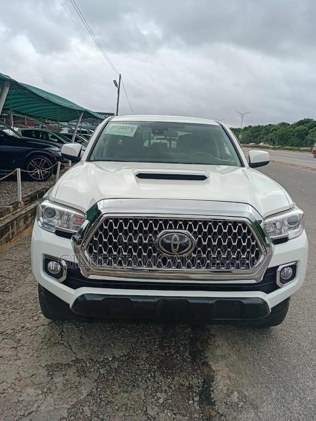 Toyota Tacoma 2022 White