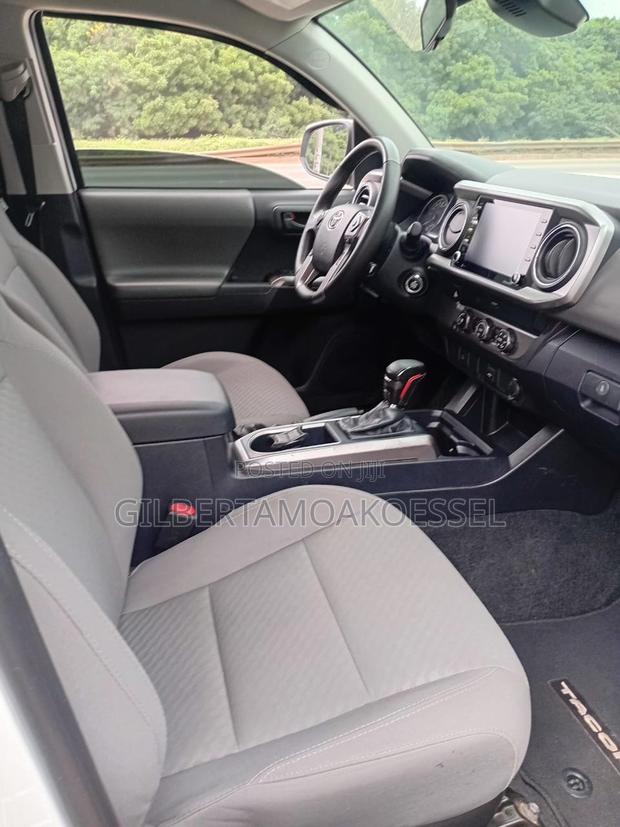 Toyota Tacoma 2022 White