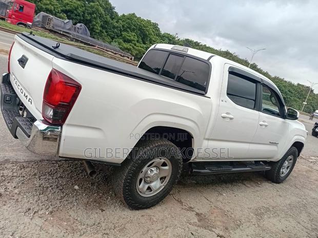 Toyota Tacoma 2022 White