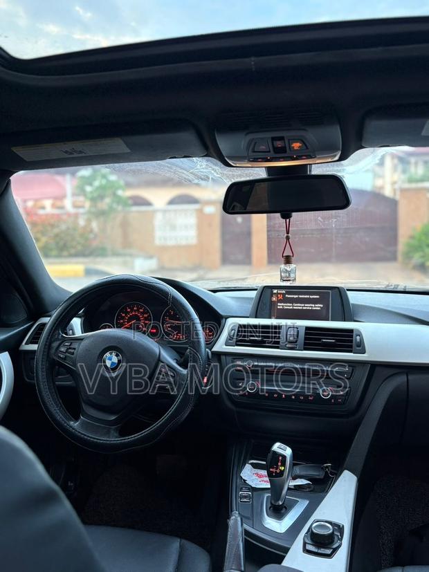 BMW 320i 2014 Black
