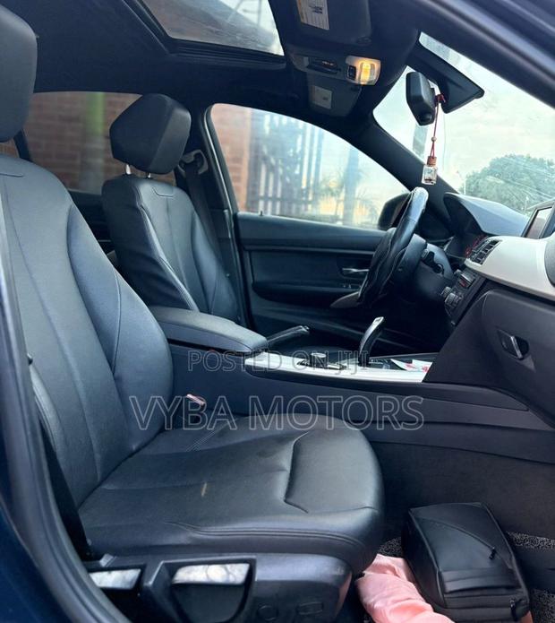 BMW 320i 2014 Black