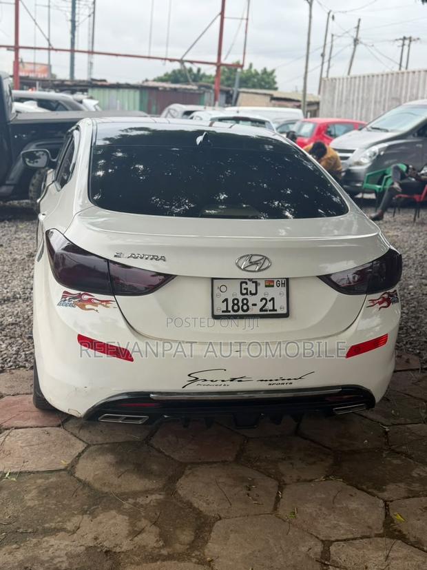 Hyundai Elantra 2013 White