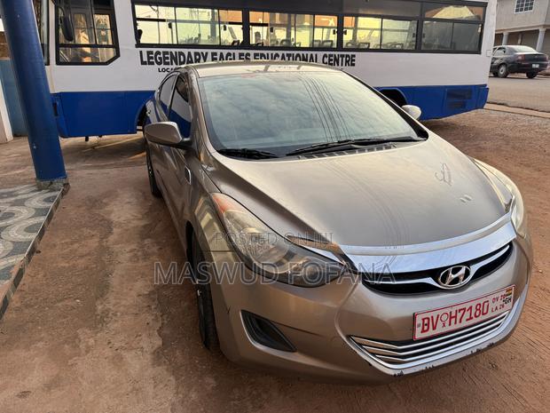 Hyundai Elantra GLS Sedan FWD (1.8L 4cyl 6A) 2013 Gray