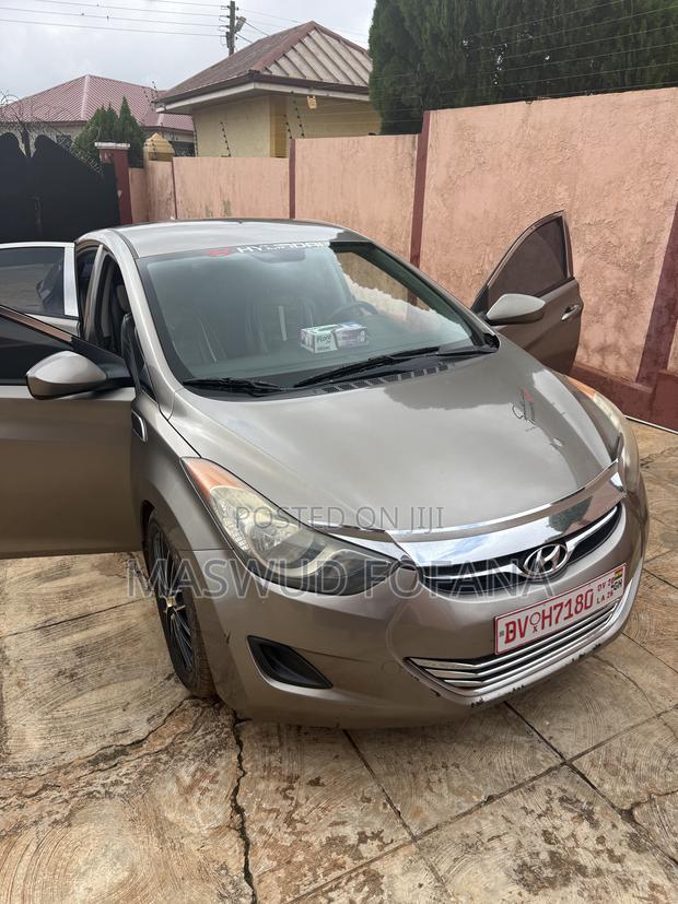 Hyundai Elantra GLS Sedan FWD (1.8L 4cyl 6A) 2013 Gray