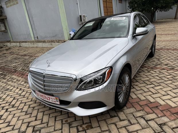 Mercedes-Benz C300 Luxury 4dr AWD 4Matic Sedan (2.0L 4cyl 7A) 2015