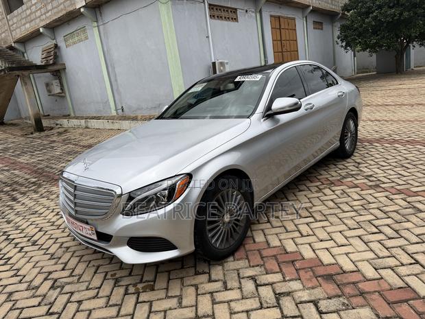 Mercedes-Benz C300 Luxury 4dr AWD 4Matic Sedan (2.0L 4cyl 7A) 2015