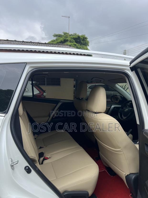 Toyota RAV4 2017 White