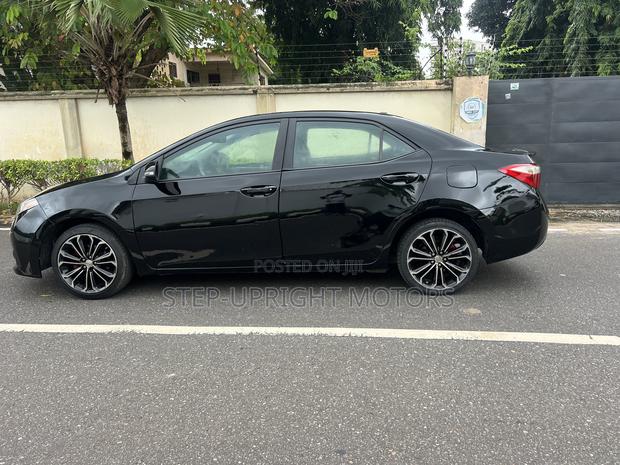 Toyota Corolla 2015 Black