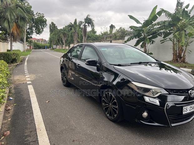 Toyota Corolla 2015 Black