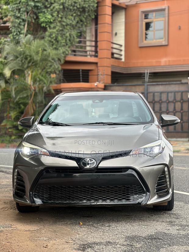Toyota Corolla SE (1.8L 4cyl 2A) 2018 Gray