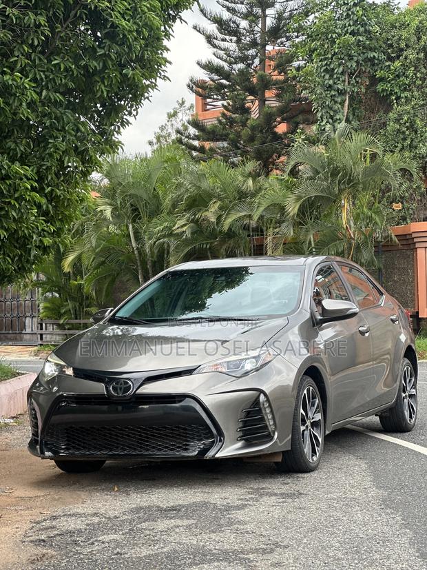 Toyota Corolla SE (1.8L 4cyl 2A) 2018 Gray