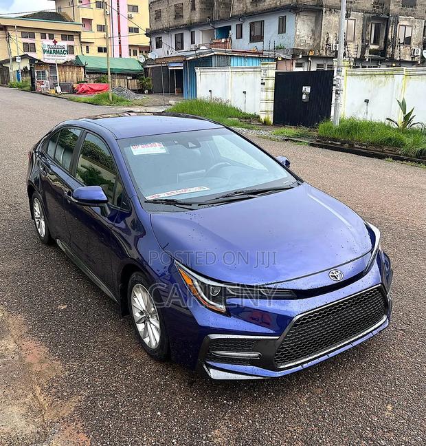Toyota Corolla SE 2020 Blue