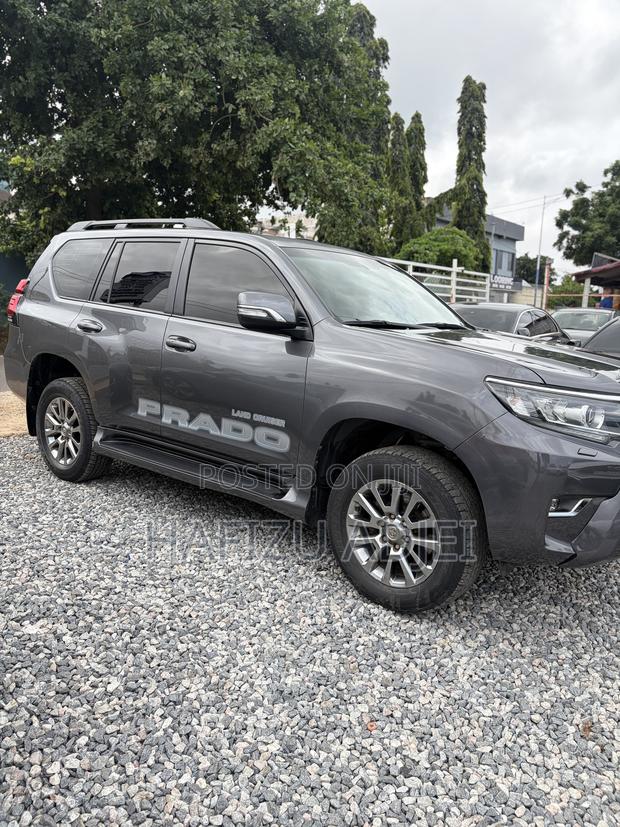 Toyota Land Cruiser Prado 2.7 2019 Black