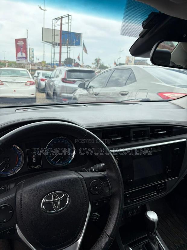 Toyota Corolla SE (1.8L 4cyl 6M) 2018 Red