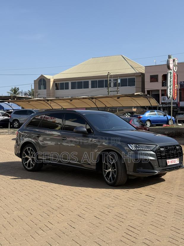 Audi Q7 2024 Gray