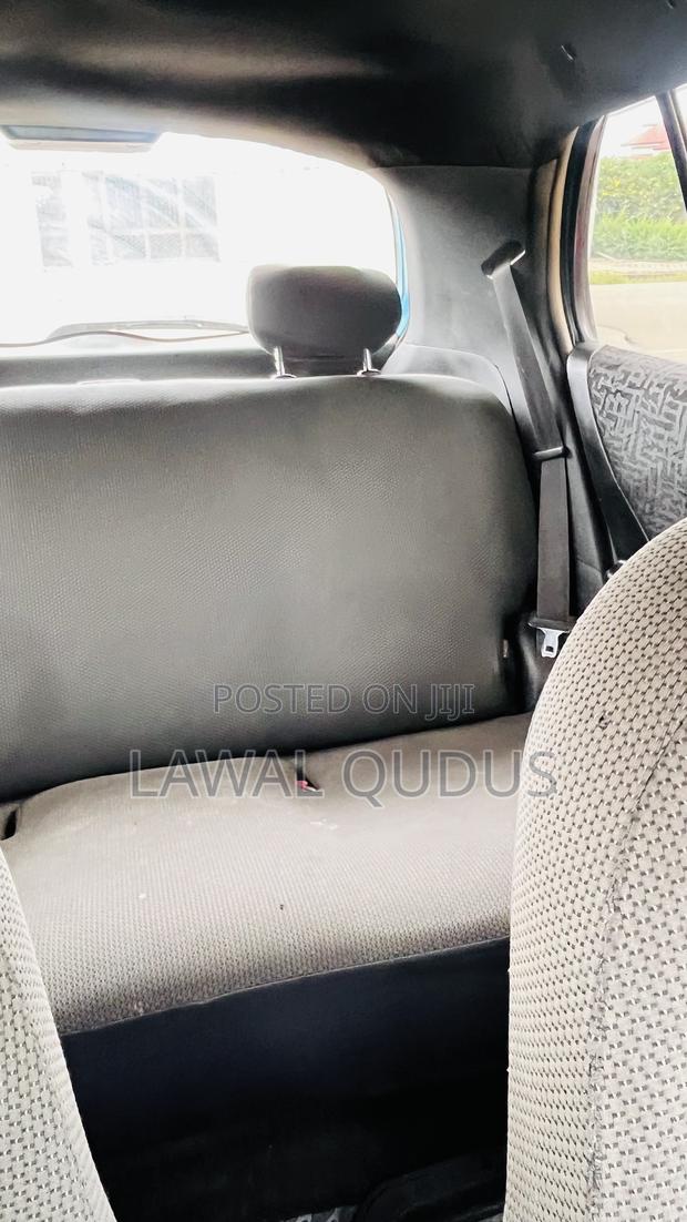 Toyota Vitz 1.0 FWD 5dr 2010 Blue
