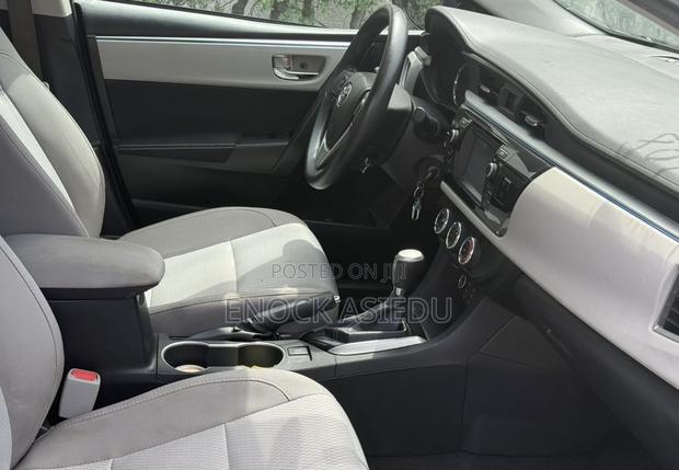 Toyota Corolla LE 4dr Sedan (1.8L 4cyl CVT) 2016 Gray