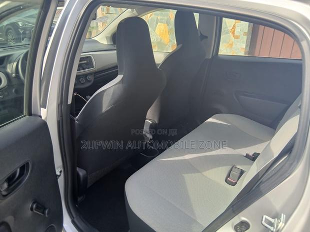 Toyota Vitz 2013 Silver