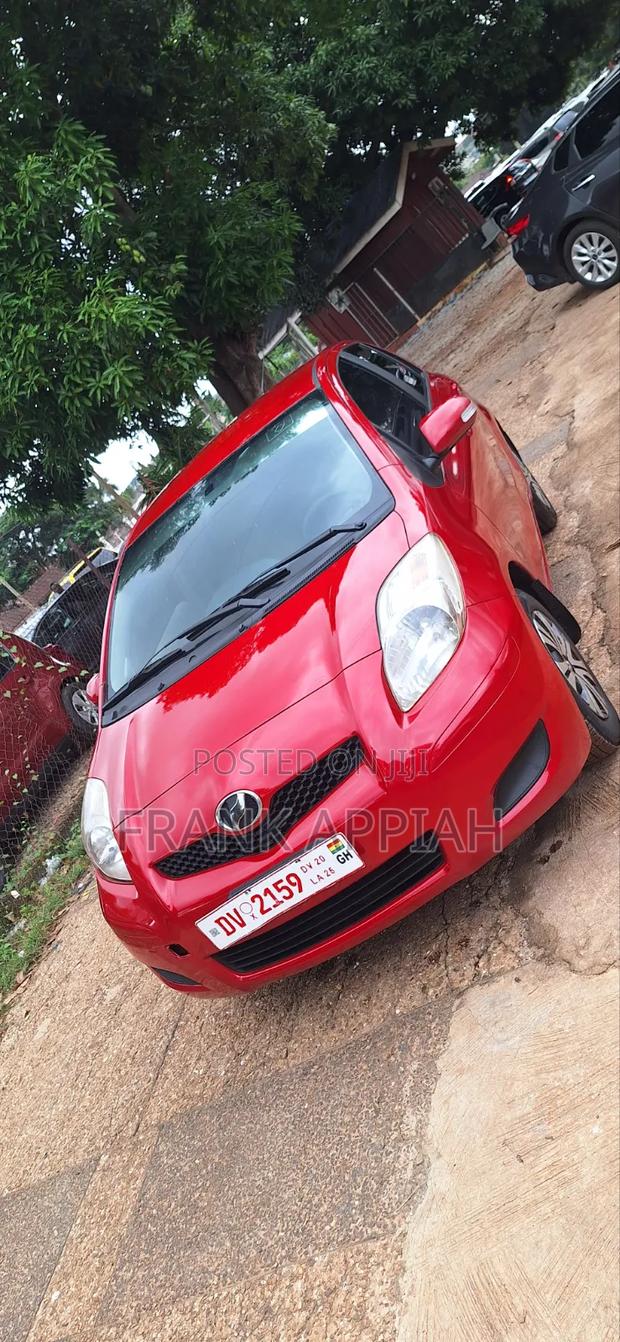 Toyota Vitz 2009 Red