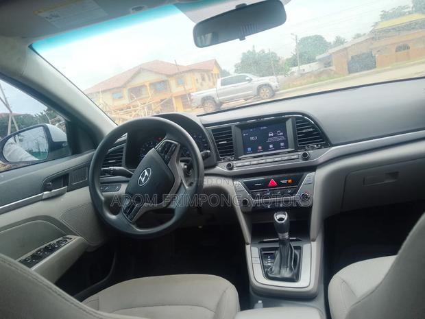 Hyundai Elantra 2018 White