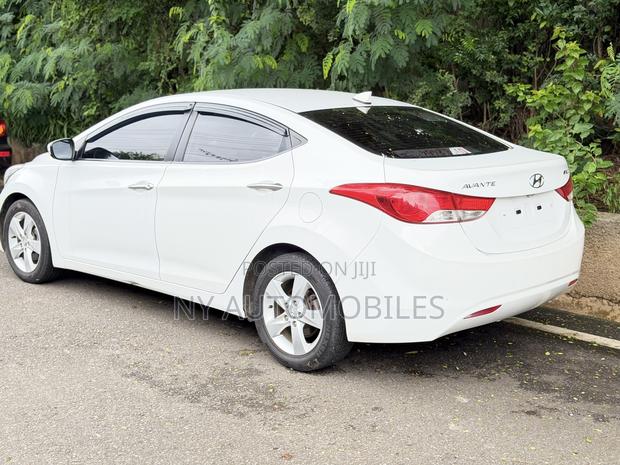 Hyundai Avante 2014 White