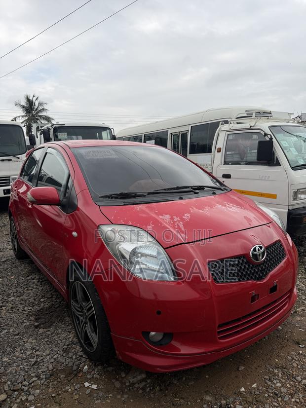 Toyota Yaris SE Hatchback 5dr 2012 Red