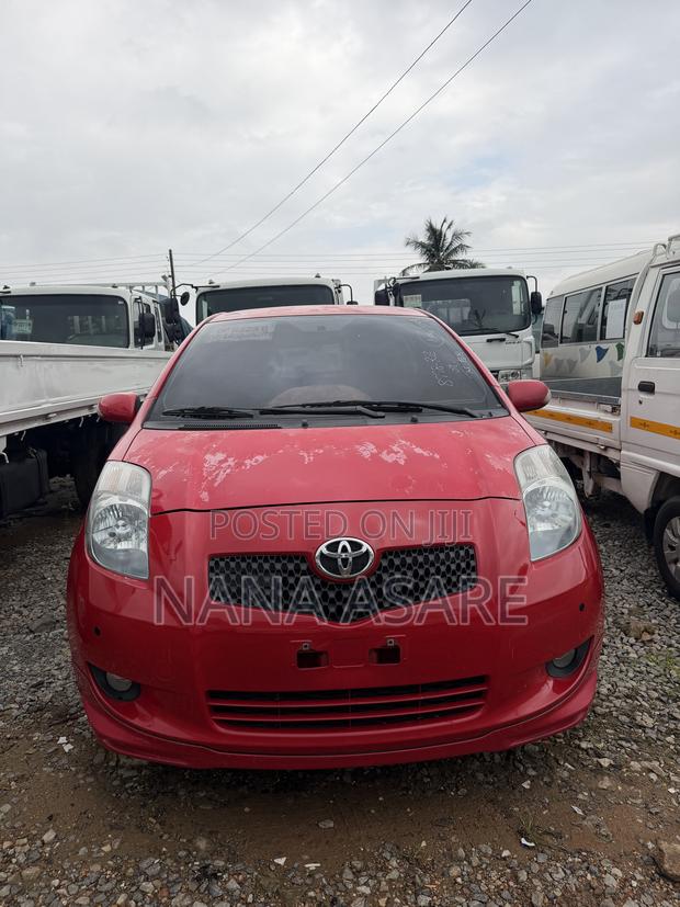Toyota Yaris SE Hatchback 5dr 2012 Red
