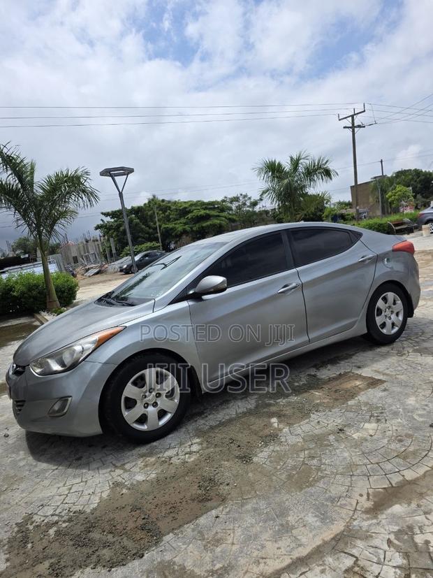 Hyundai Elantra Limited Sedan FWD (1.8L 4cyl 6A) 2013 Silver